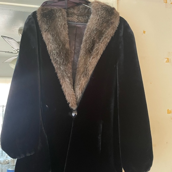 Fur coat - Picture 2 of 3